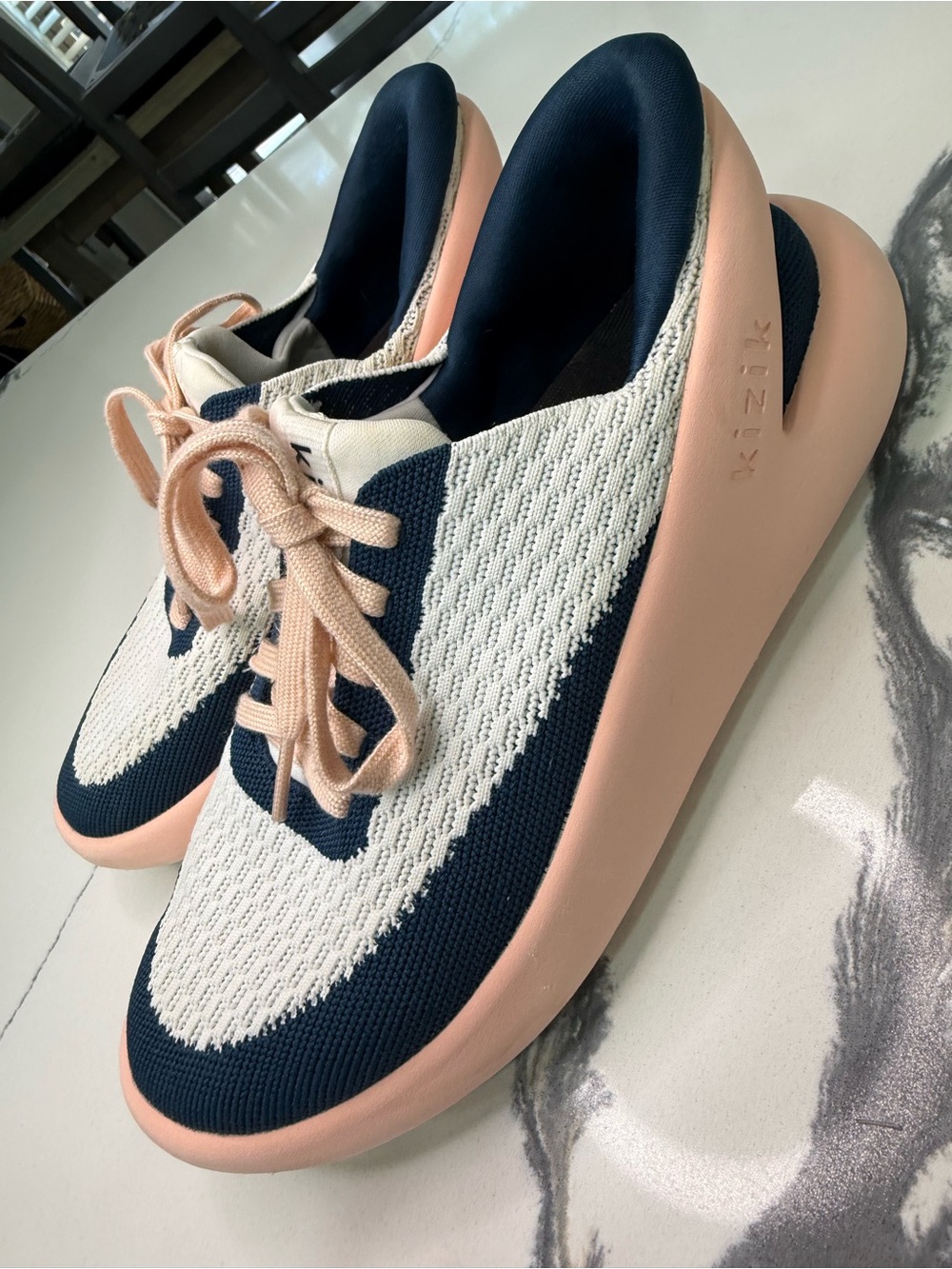 Kizik Athens Shoes Mens Size 6.5 Womens 8 White Navy Pink Sneakers Slip On